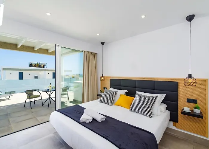 Alvarito By * プエルト・カレロ