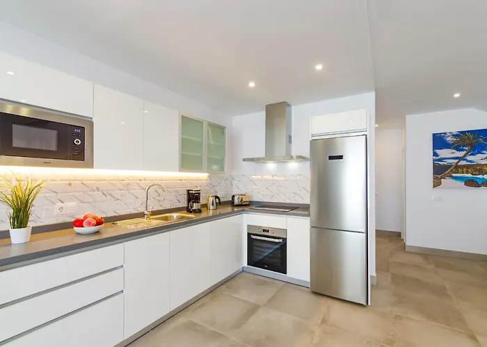 ヴィラ Alvarito By *